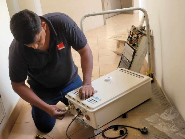 Rinnai REU 1618W RS Singapore's #1 Best Gas Heater Installer