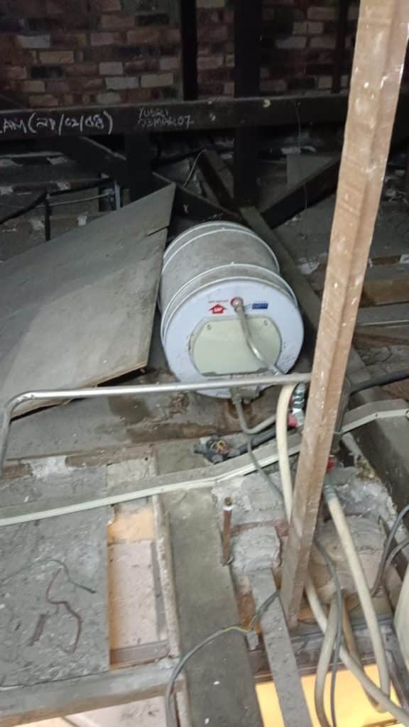 Portfolio 2 Joven JH25 Water Heater Replacement with Ariston PRO R S 30 SLIM Water Heater at A Landed House at Ernani Street on 10 Feb 2023