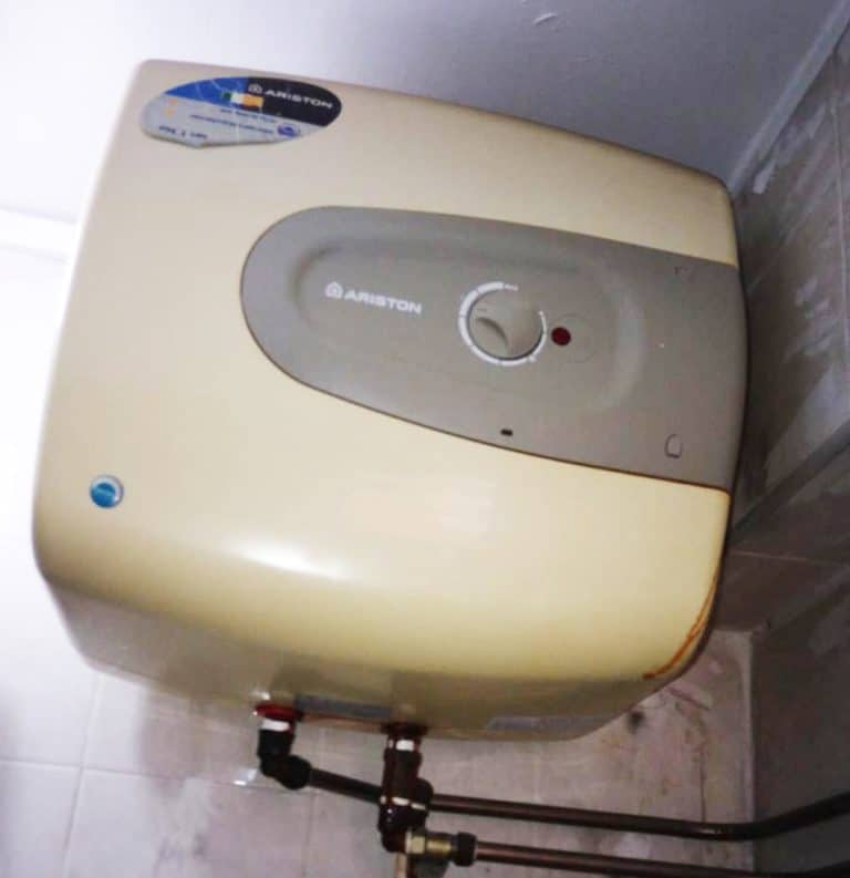 Ariston Plus 30 R 1.5Sin